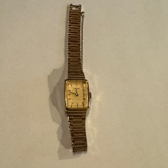 Seiko Accessories - Vintage Seiko gold rectangle dial watch women’s 80s *